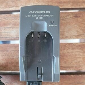 Olympus LI-10C Li-ion Battery Charger for Camedia Stylus FE-series cameras